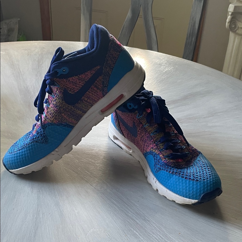 Nike Women’s Blue Multicolor Air Max Lightweight Running Shoes